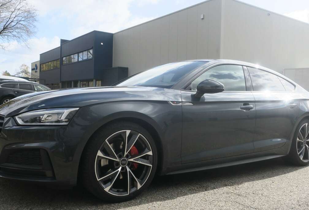 Audi 2.0TDI  S-line