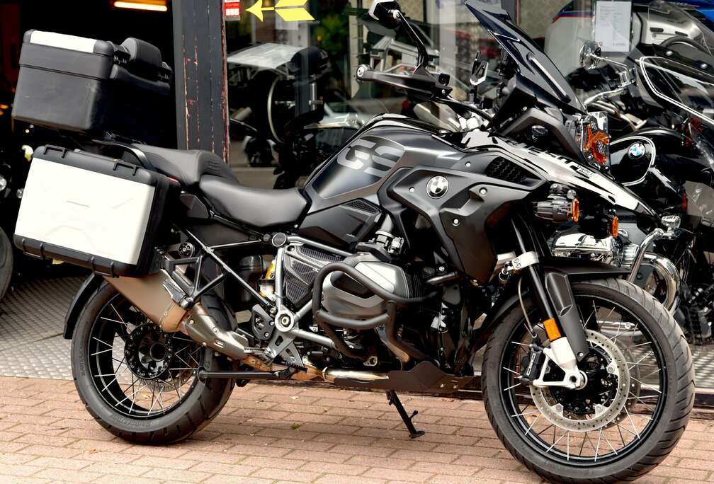 BMW TRIPLE BLACK ***MOTO VERTE***