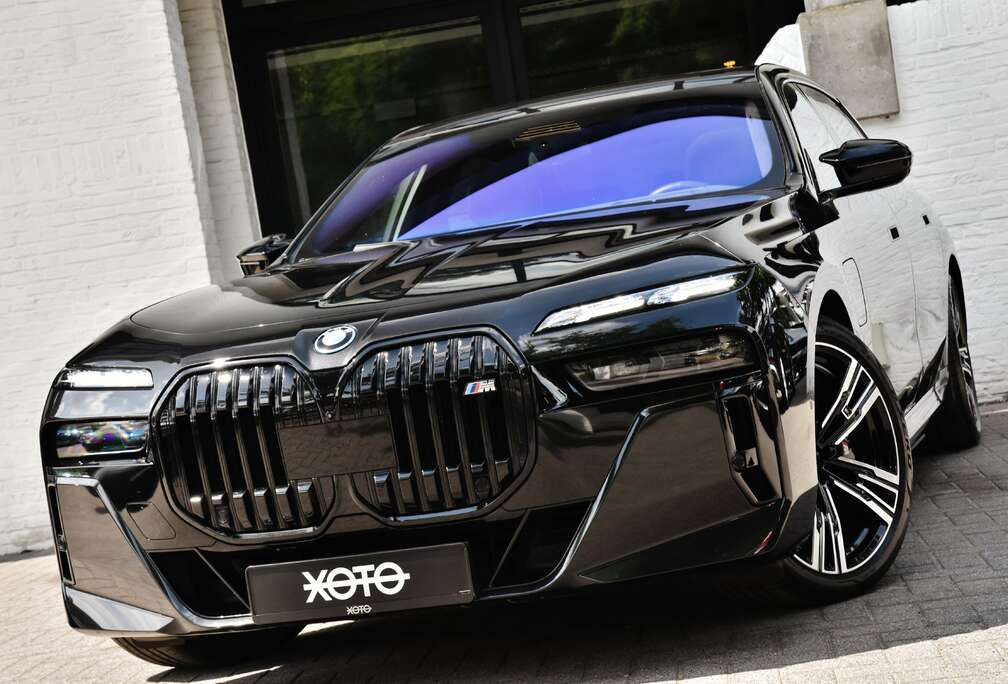 BMW Me XDRIVE ** NP: € 176.724,04 / THEATRE SCREEN*