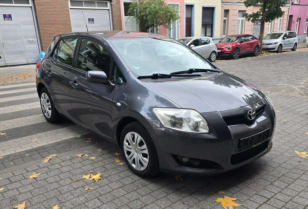 Toyota Auris 1.6i Dual VVT-i Linea Luna