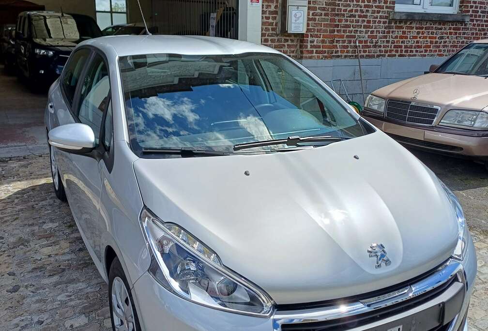 Peugeot 1.2i PureTech Allure - 17000 Km  Automatique