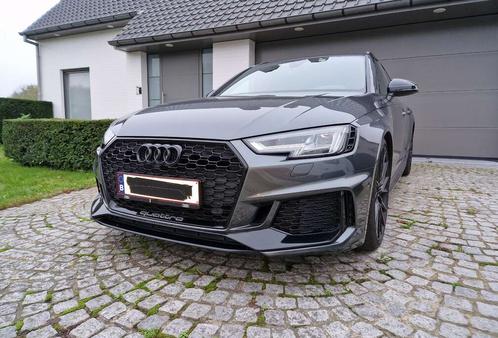 Audi RS4 Avant quattro tiptronic