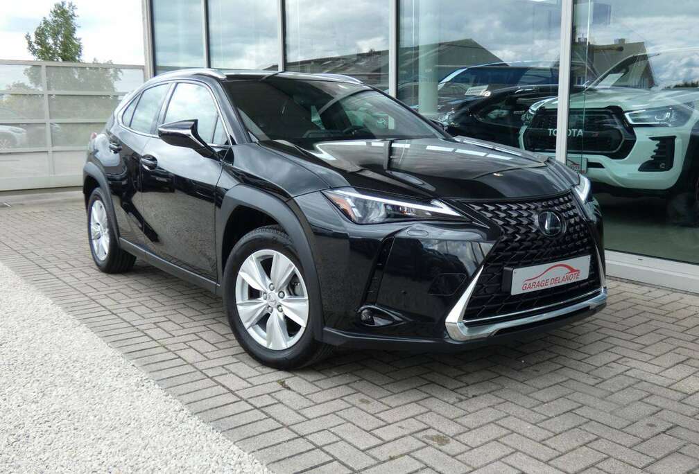 Lexus HYBRID +ZWART LEDER +Zetelverwarming +Dodehoek +GPS +Parkeersensoren V&A +Camera