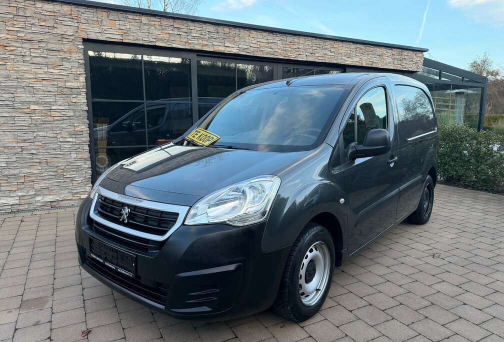 Peugeot * LICHTE VRACHT * Airco // Trekhaak //Schuifdeur *