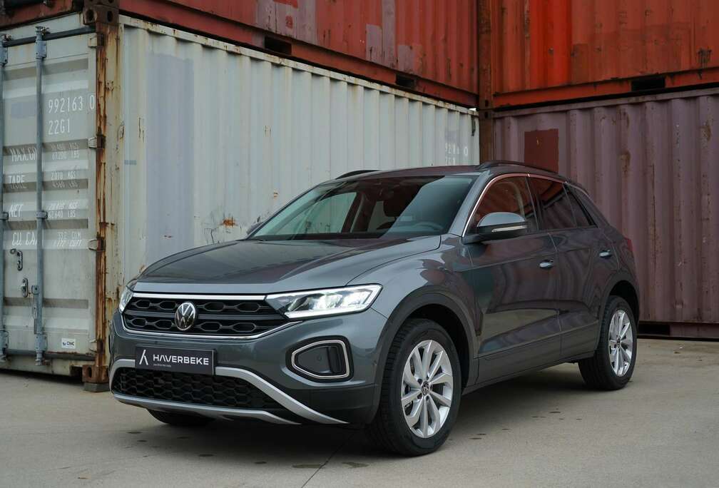 Volkswagen Life  Tow hook  Privacy  2y warr  camera