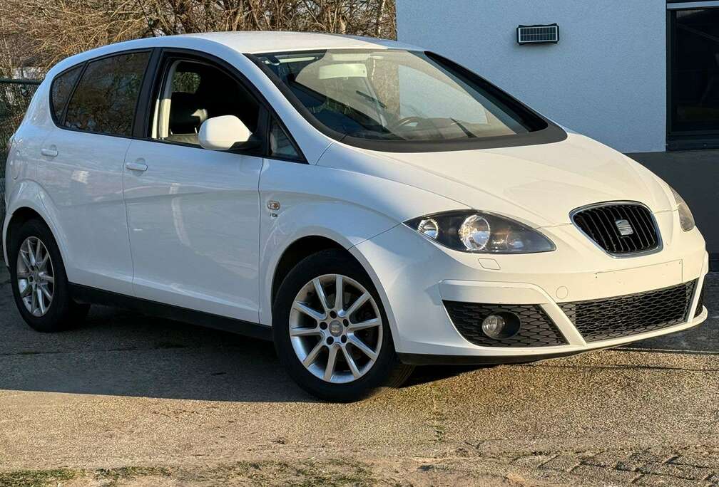 SEAT 2.0 TDI CR DPF DSG Automa Style Met Keuring