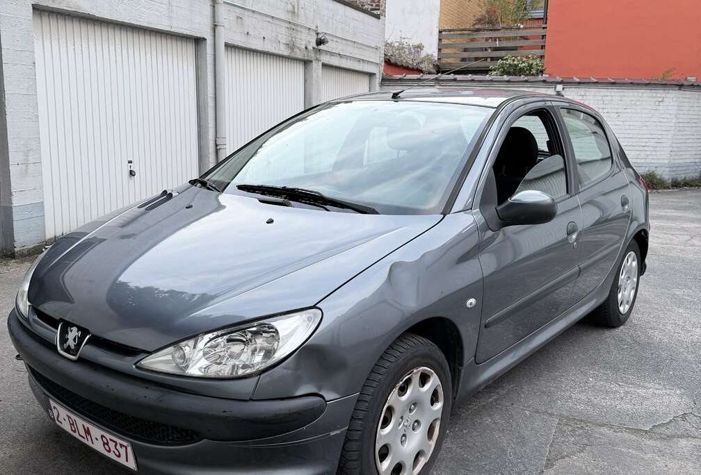 Peugeot 1.4i ESSENCE 2008 201000KM