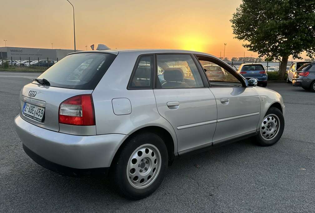 Audi 2002 Benzine 1.6 Ambiente 160.000