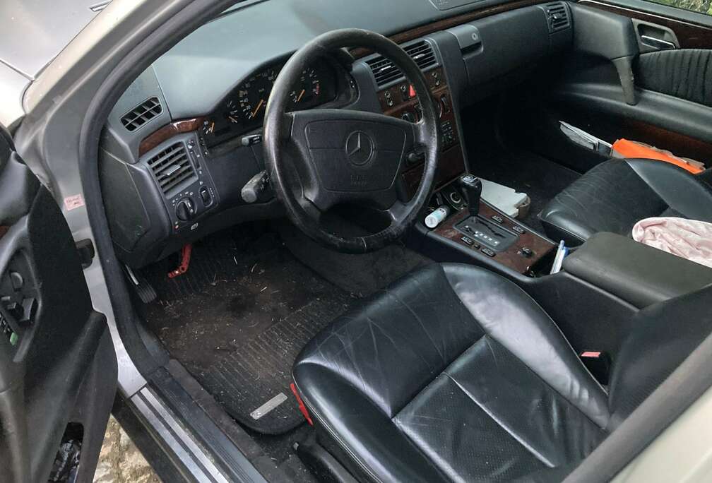 Mercedes-Benz E 230 Elegance