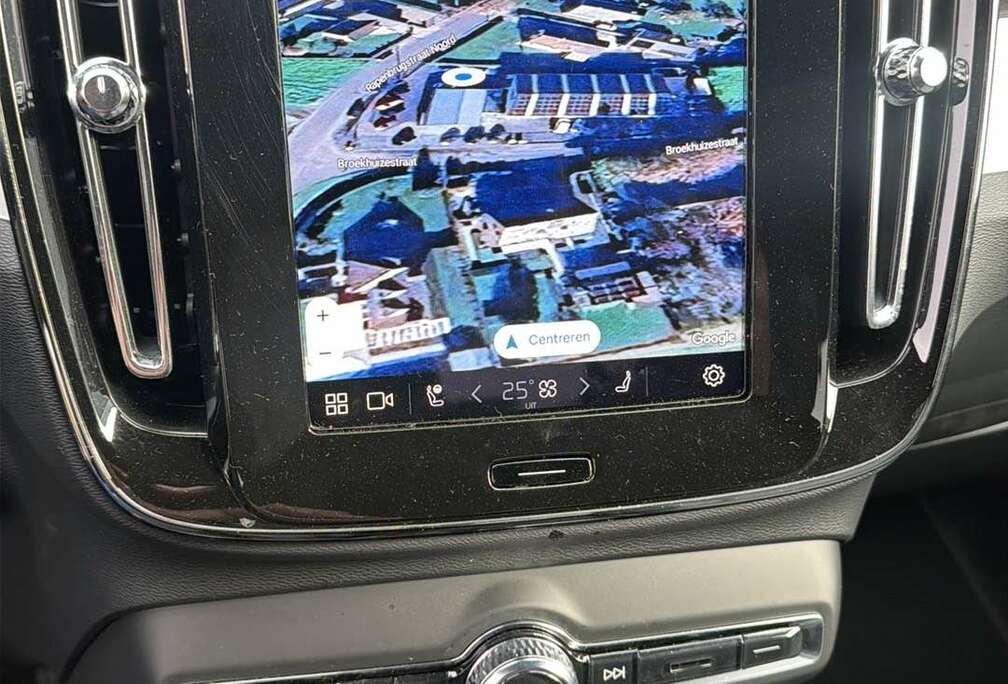 Volvo XC40 2.0 B3 MHEV Plus Black Edition DCT