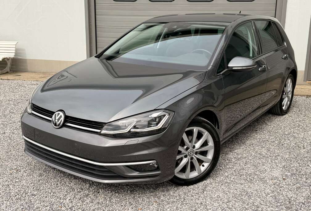 Volkswagen 1.0 110PK DSG // Highline // Cockpit // Massage // Alcantara