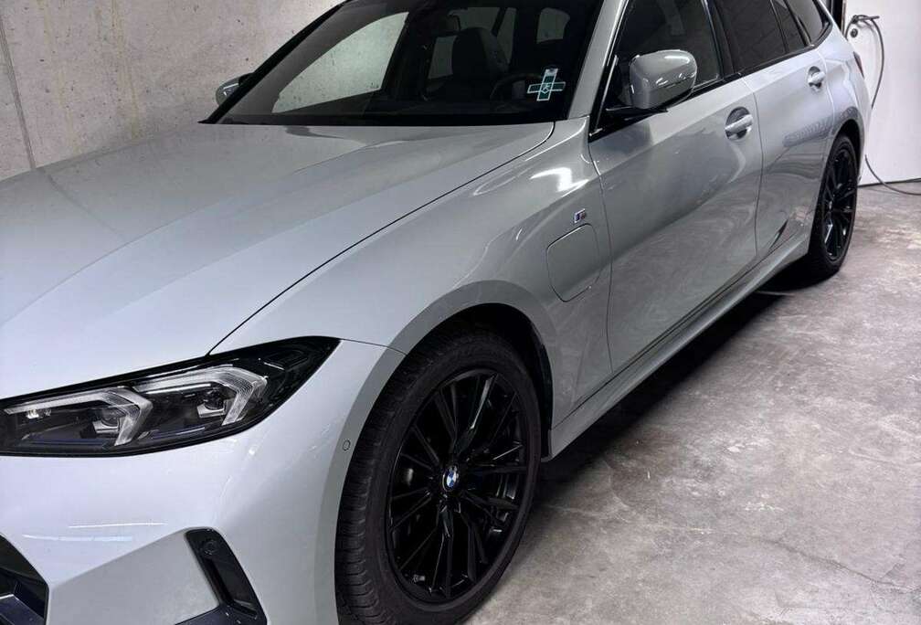 BMW Touring 330e