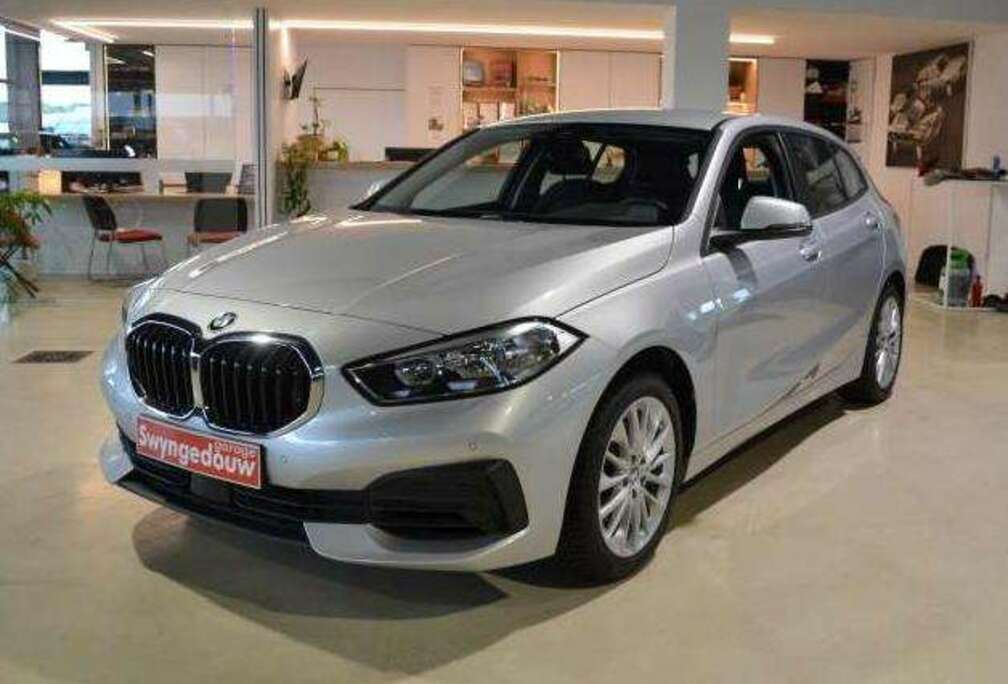 BMW 118i airco,navi,pdc,car play,garantie