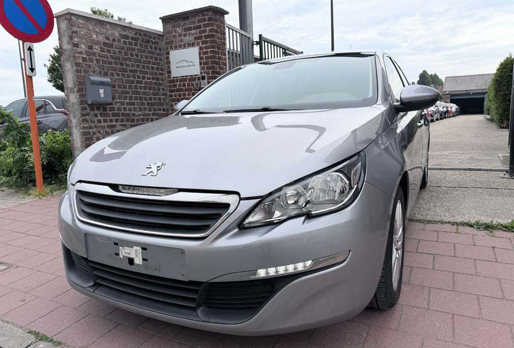 Peugeot SW 1.2 EDITION SYLE   AIRCO  NAVI  CRUISE