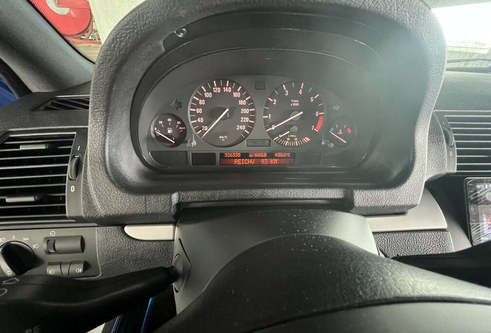 BMW 4.4i V8