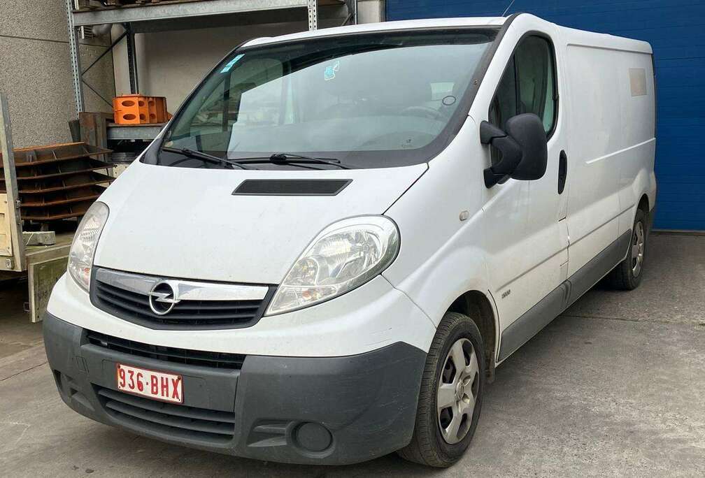 Opel Vivaro long châssis