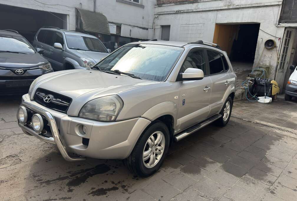 Hyundai 2.7 V6 4WD Champion