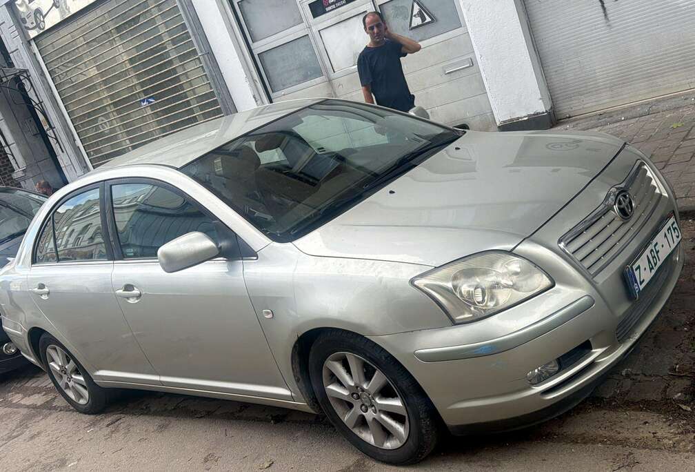 Toyota Avensis 1.8i VVT-i 16v Linea Luna