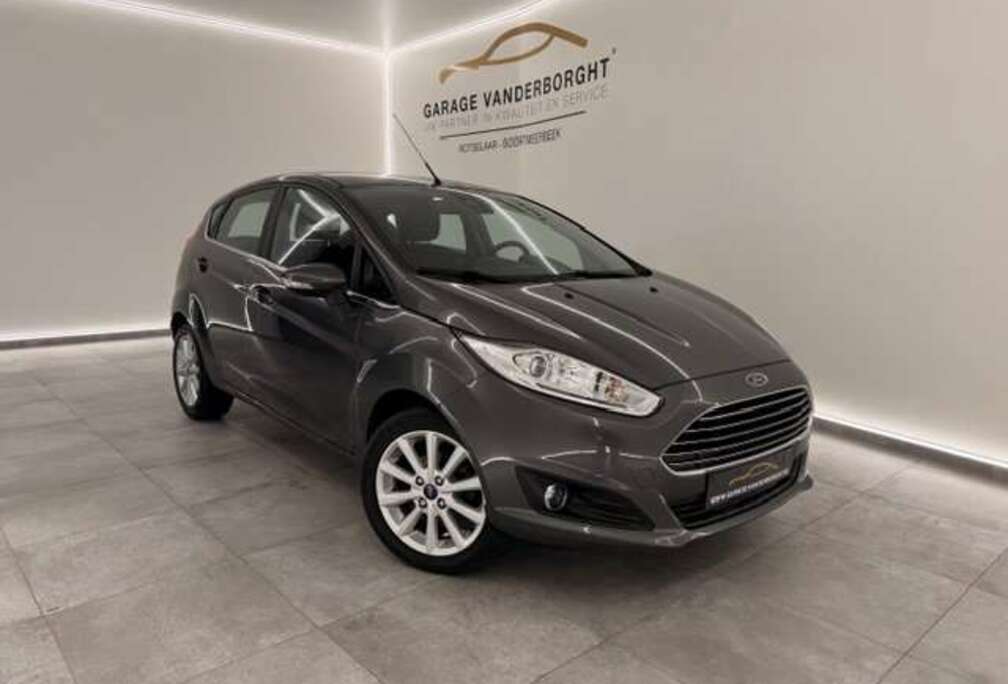 Ford TITANIUM BENZINE SLECHTS 59000KM