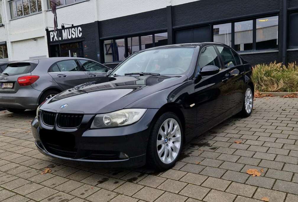 BMW 320i