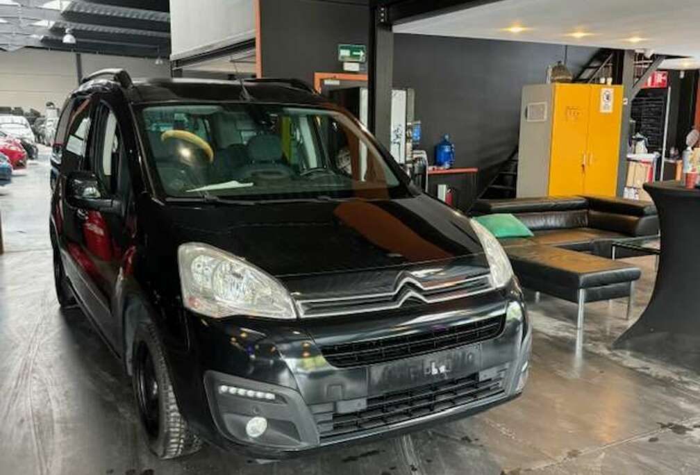 Citroen 1.2 - A/C - MEDIA/TEL - CAM - LIM/REG VITESSE