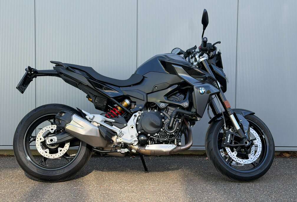 BMW Triple Black / Comfort- & Dynamic pack / 870 km