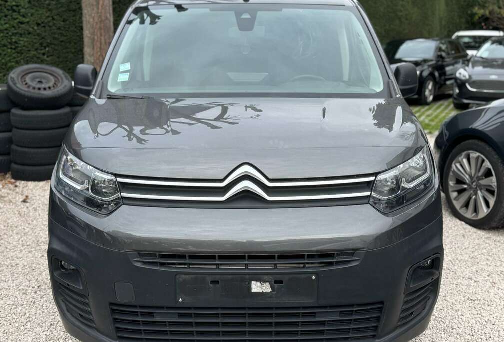 Citroen 1.2i benzine - Carplay - 2023 - 3ZIT - DRIEM OK