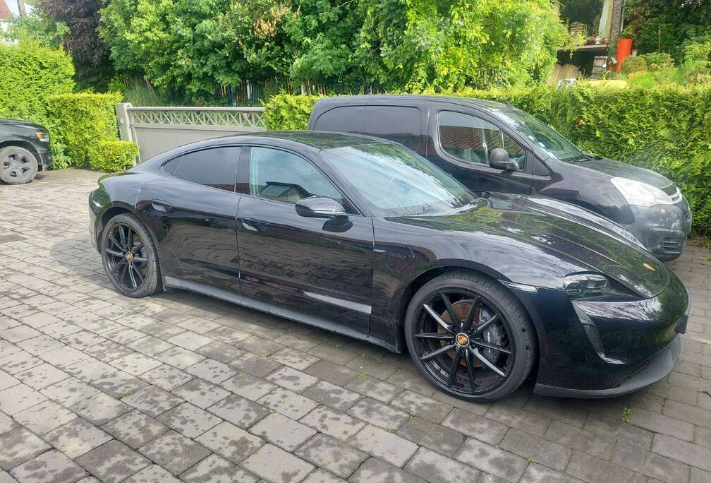 Porsche Taycan 93.4 kWh Taycan