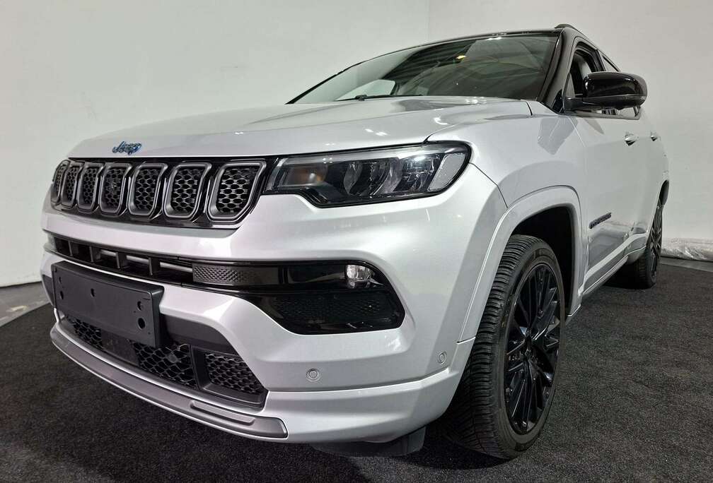Jeep 4x4  Black edition  Automaat  Leder  Pano Dak