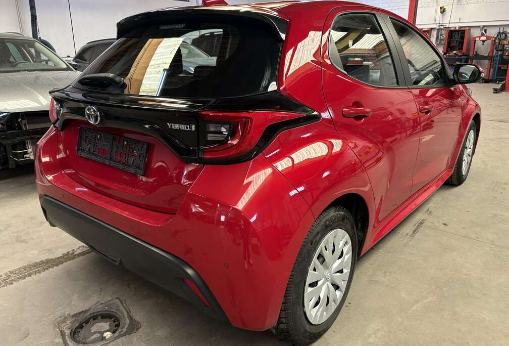 Toyota Hybrid 1.5i VVT-i E-CVT Iconic