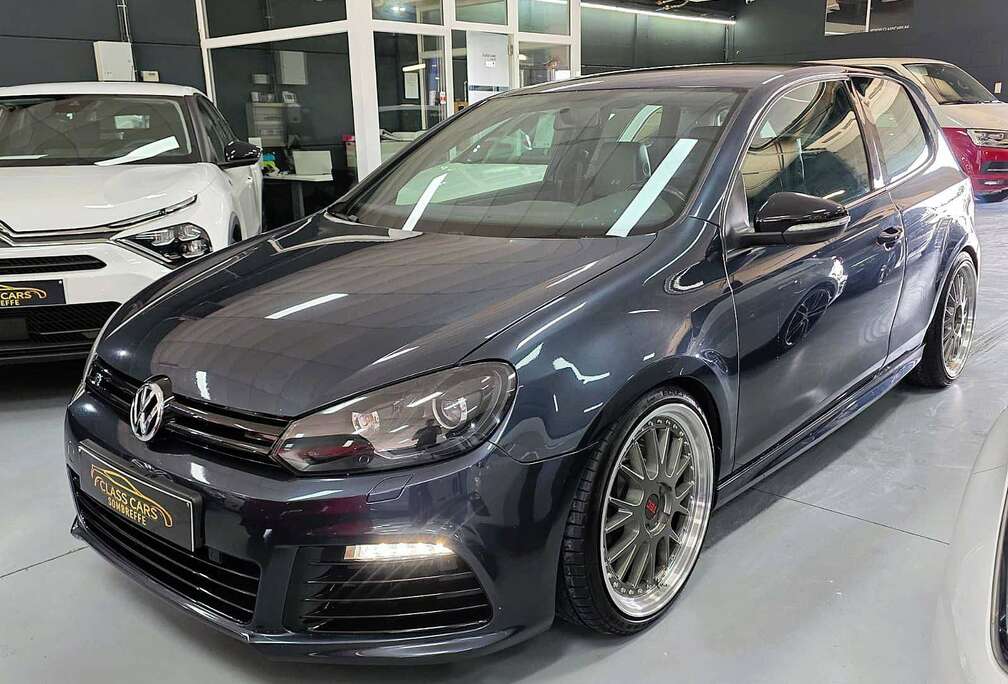 Volkswagen 2.0 TSI 4motion DSG6 / BI-XENON / PDC / CLIMTRONIC / UNIQUE
