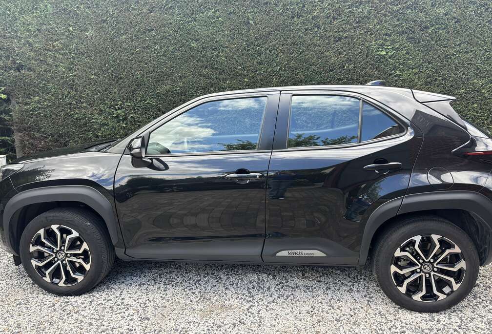 Toyota Hybrid 1.5i VVT-i Dynamic Plus Bi-Tone E-CVT