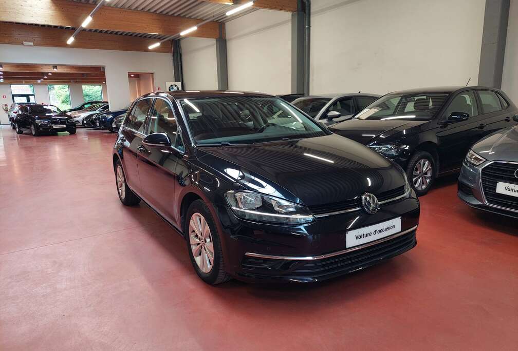 Volkswagen 1.6 TDi + DSG + NAVI / CarPLAY / CAM / LED / ACC