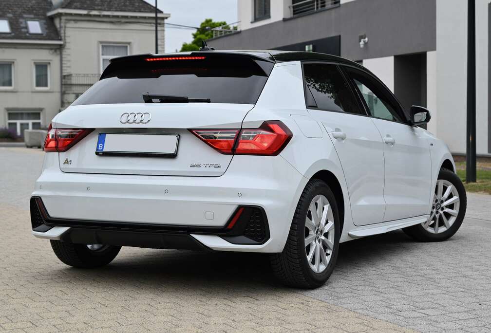 Audi A1 Sportback 25 TFSI S Line / Apple CarPlay