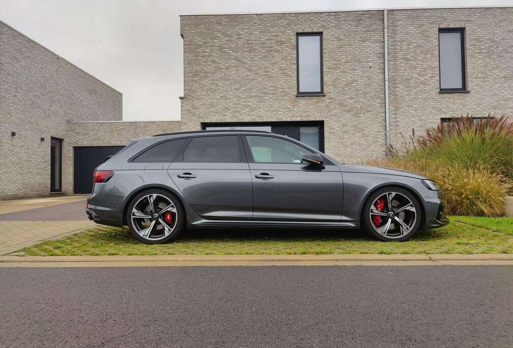 Audi RS4 Avant pano, headup, acc, dcc, v-max 280km/h