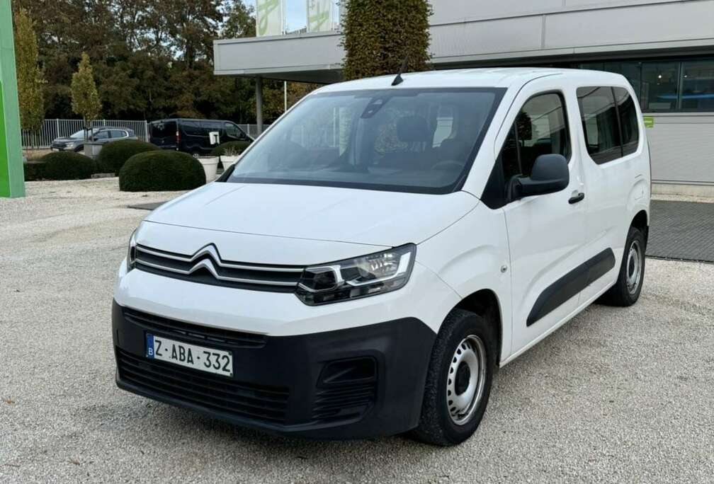 Citroen 1.2 essence , 161.000 km , 5places , Euro 6b