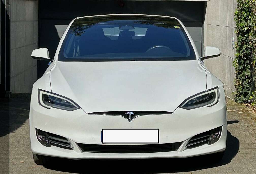 Tesla MODEL S 100 kWh All-Wheel DrivePerformance