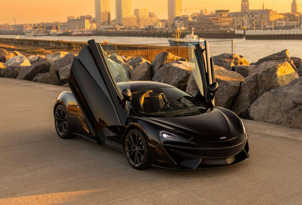 McLaren Lift system . Bowers&Wilkins . Belgian
