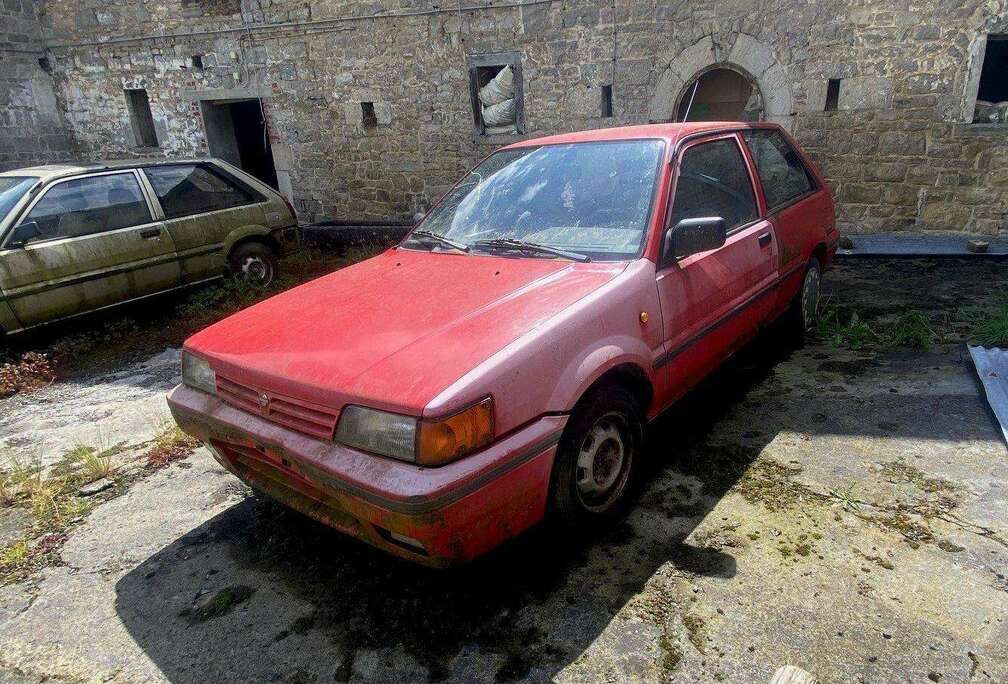 Nissan 2 Sunny pour le prix. Ancêtre. Voir descriptif.