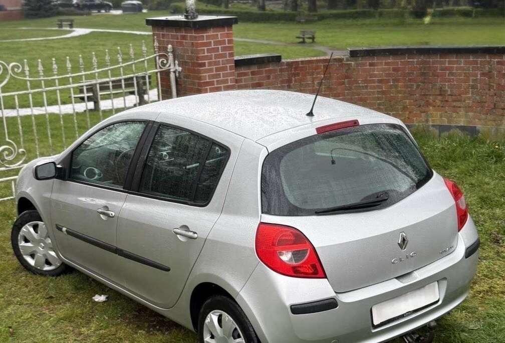 Renault 1.6i 16v Initiale