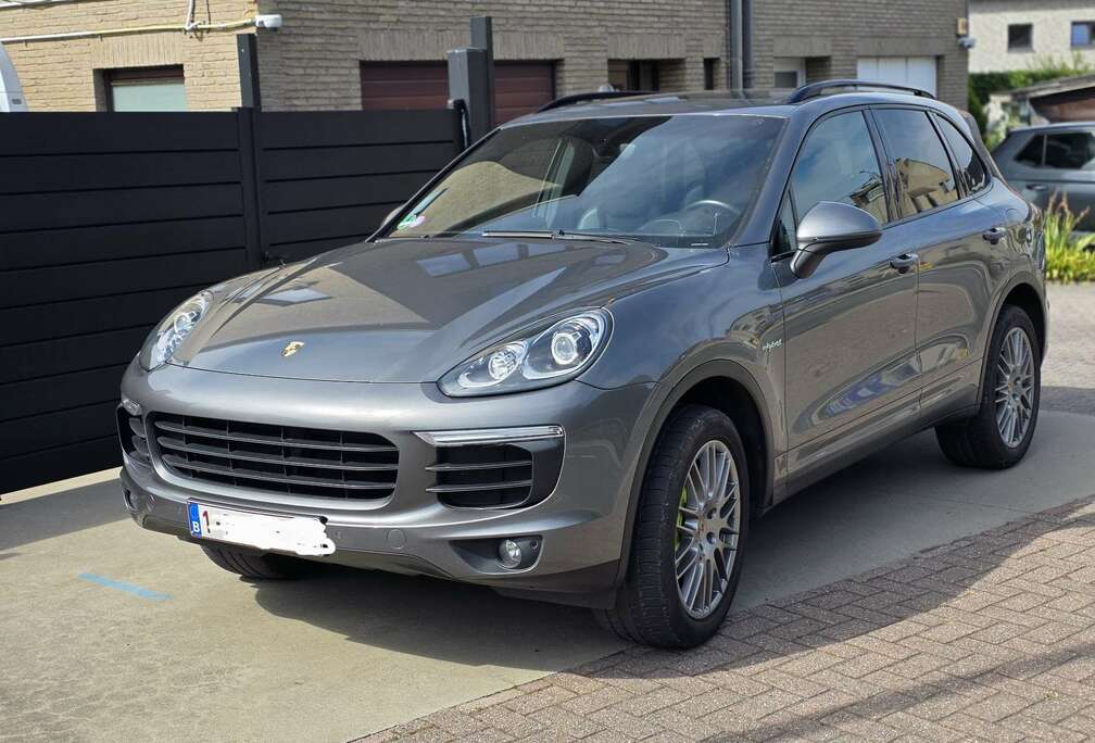 Porsche 3.0i V6 Hybrid Tiptronic S