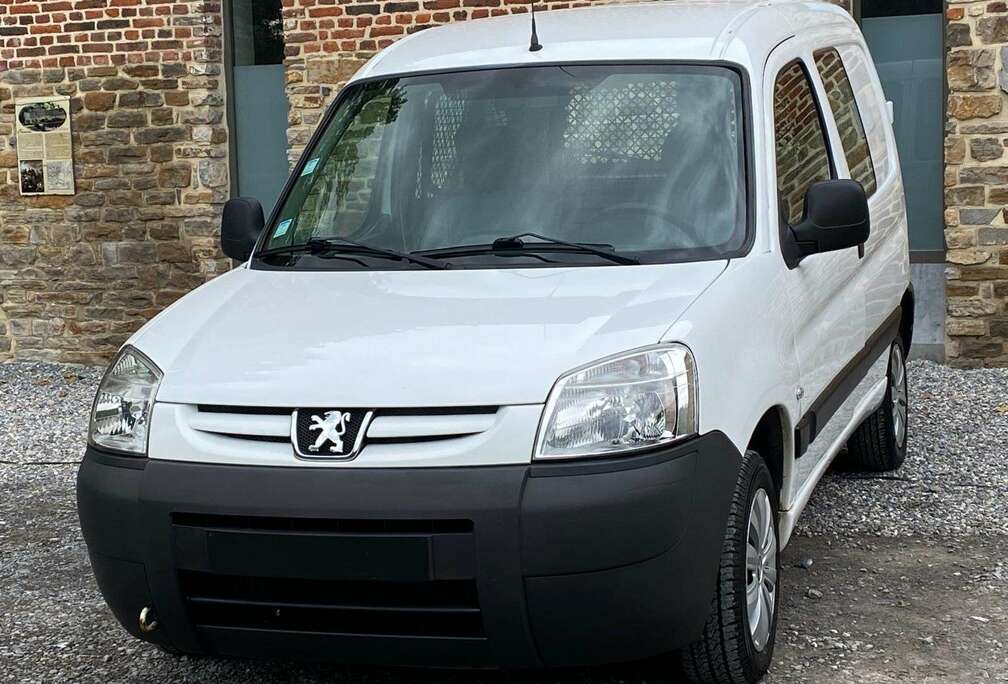 Peugeot 1.6HDi 2011 1Main Faible km Ct Ok Tres Bon Etat !!