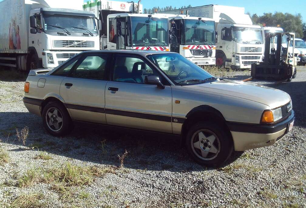 Audi BOUWJAAR 1990 VOOR OPMAAK OF ONDERDELEN..