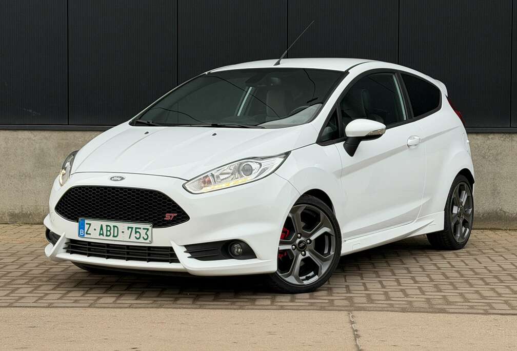 Ford Fiesta 1.6 EcoBoost mit Leder-Sport-Paket ST