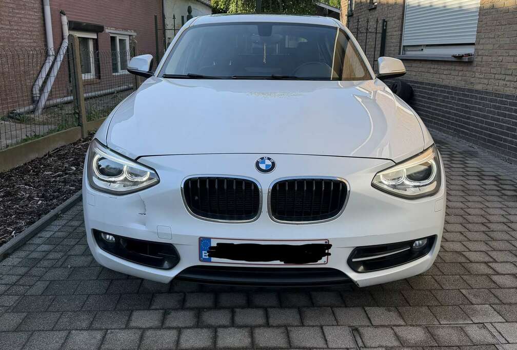 BMW BMW 120d Sport Line Automaat  Panoramadak  Schad