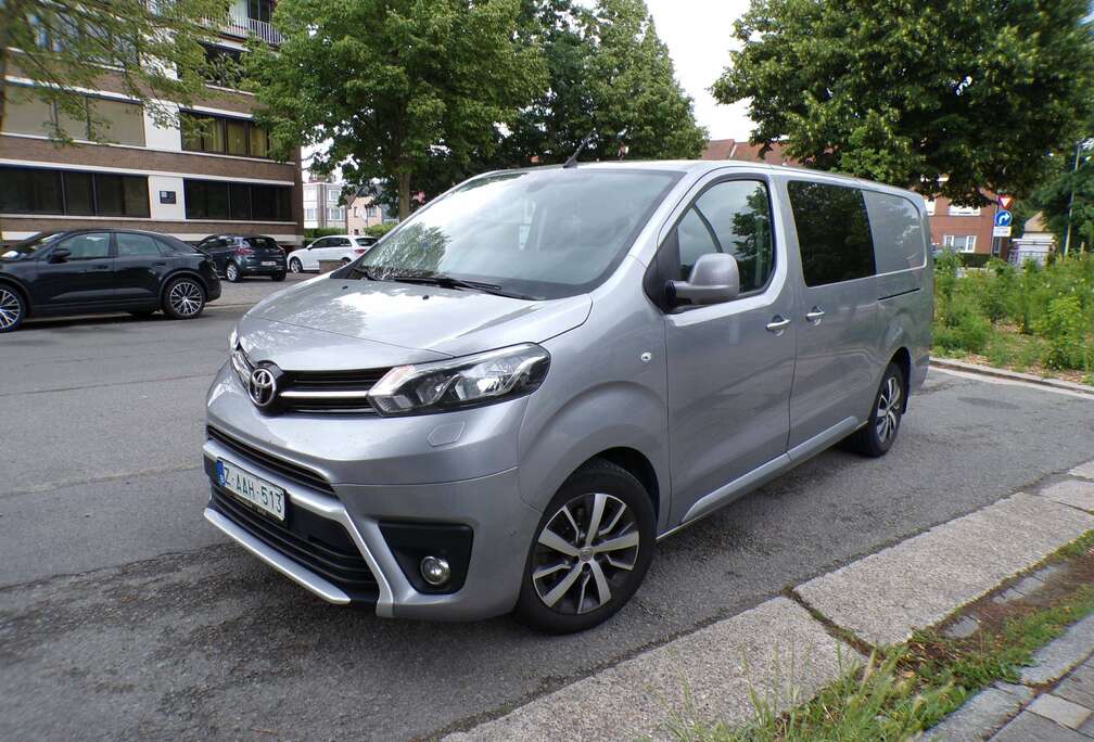 Toyota 2.0 D-4D  Dubbele cabine Automaat Nieuwstaat