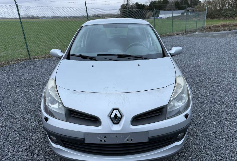Renault Clio 1.6i 16v Privilège