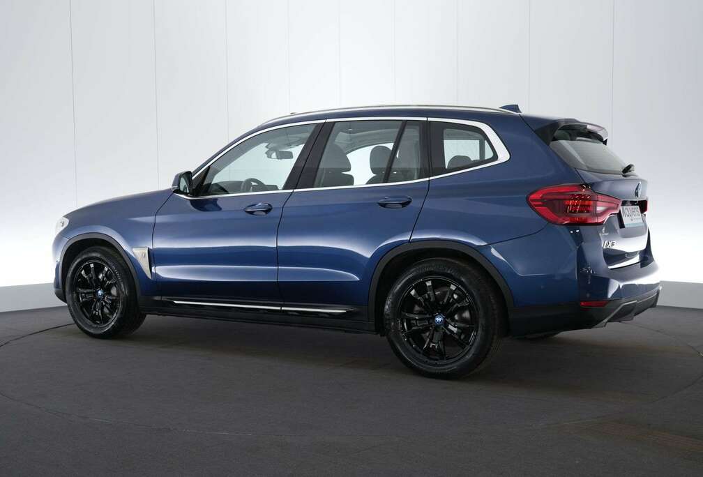 BMW 80 kWh LEDER/CUIR LED GPS PDC CAM Pano BLIS Verw.