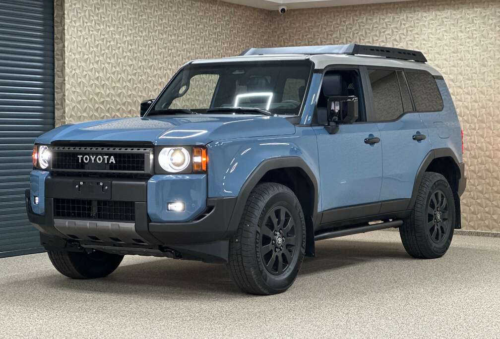 Toyota in T2 Hybrid 2.4 Canadian 1stEdition