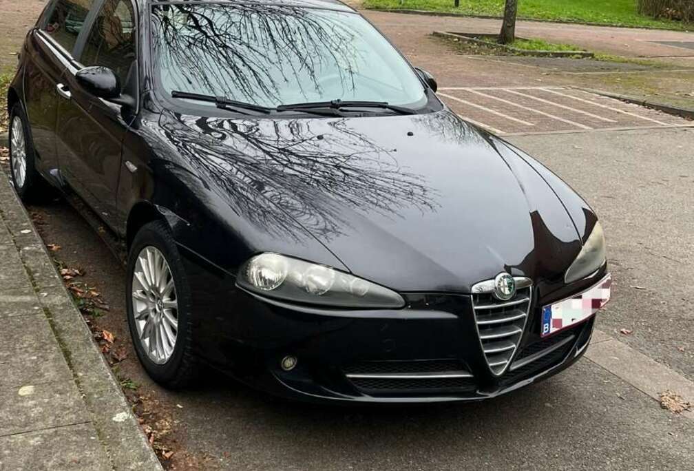 Alfa Romeo 147 1.6i TS Black Line( demande imatriculation ok)